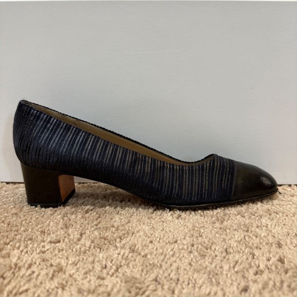 Salvatore Ferragamo Cap Toe Block Heel‎ Pumps Classic Navy Blue Leather 8.5 - Picture 1 of 12